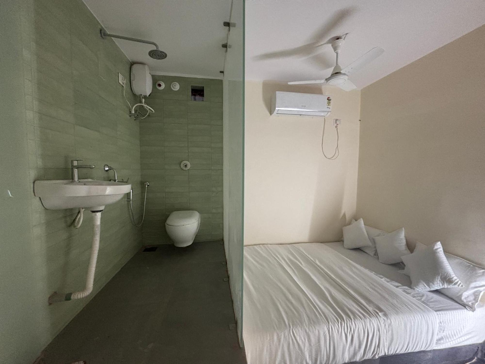 Hot - House Of Travellers, Vagator Pansiyon Dış mekan fotoğraf
